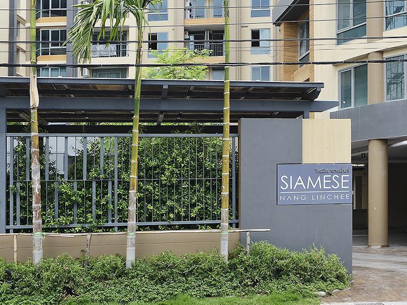 Siamese Nanglinchee Apartment Bangkok Bagian luar foto