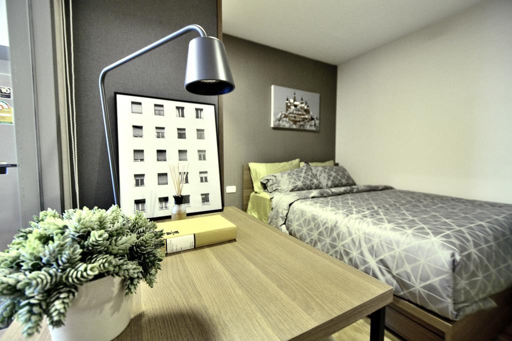 Siamese Nanglinchee Apartment Bangkok Bagian luar foto