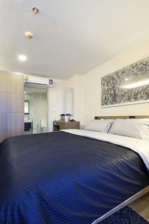 Siamese Nanglinchee Apartment Bangkok Bagian luar foto