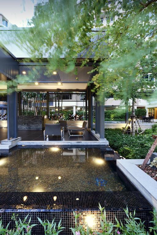 Siamese Nanglinchee Apartment Bangkok Bagian luar foto