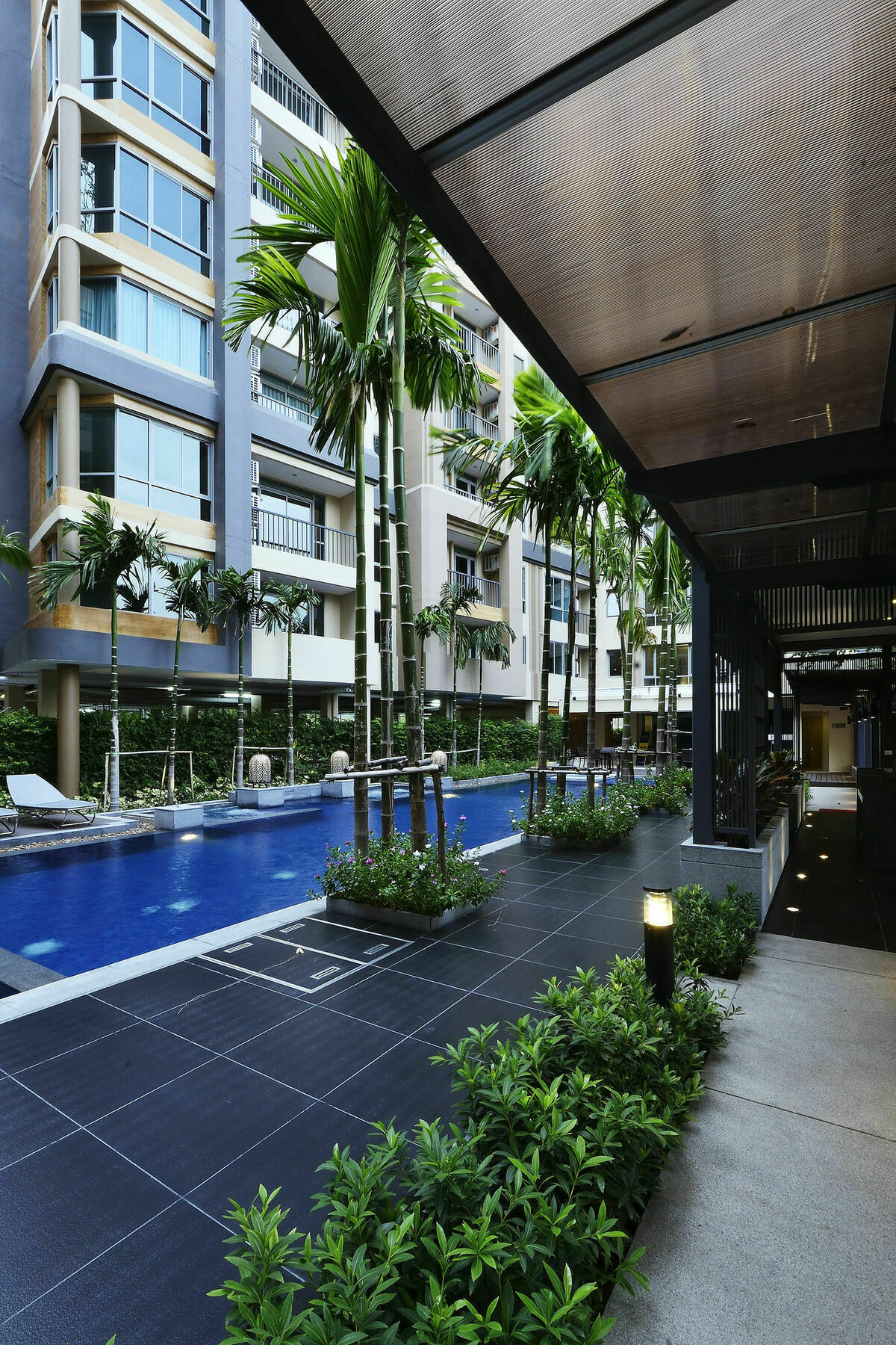 Siamese Nanglinchee Apartment Bangkok Bagian luar foto