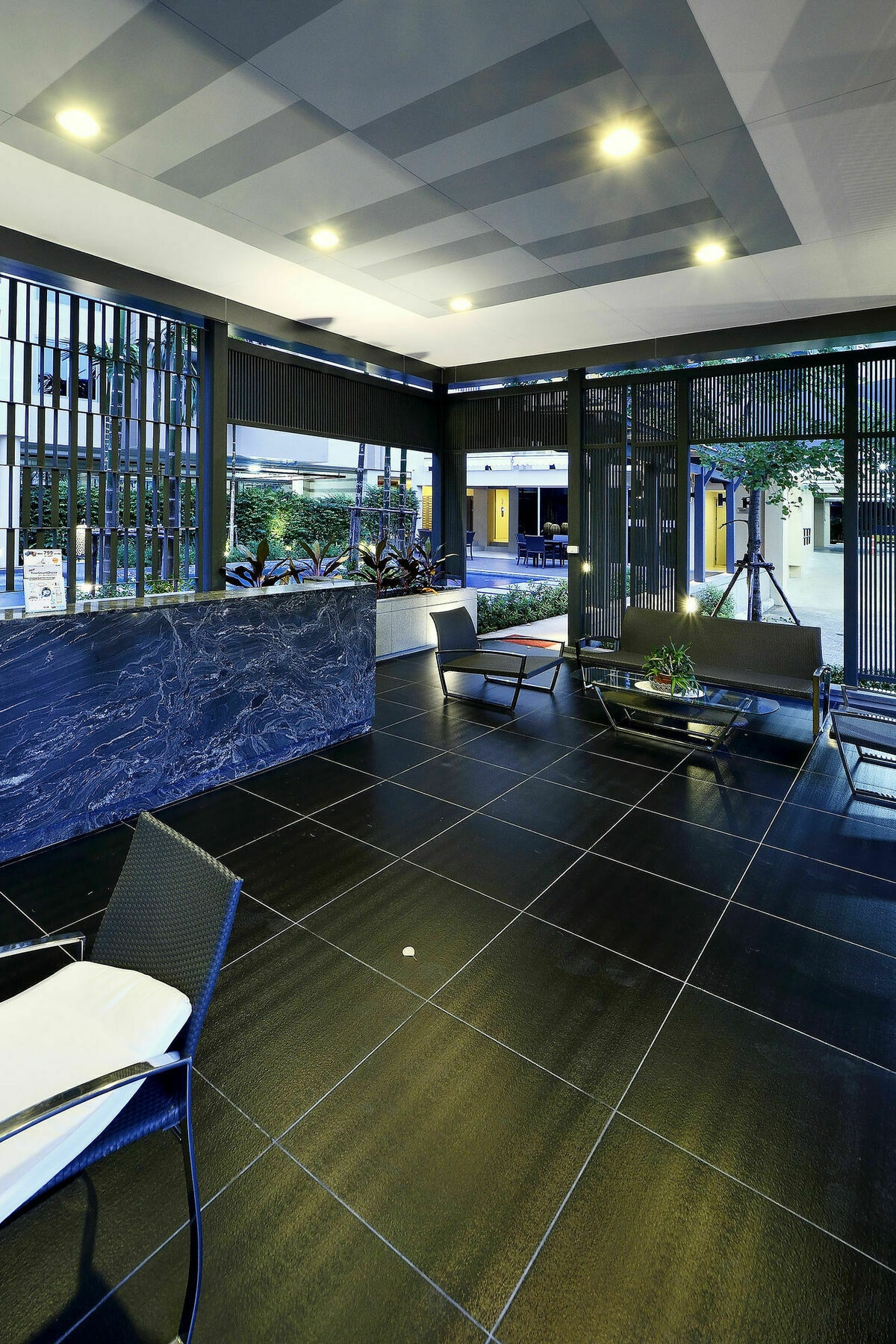 Siamese Nanglinchee Apartment Bangkok Bagian luar foto