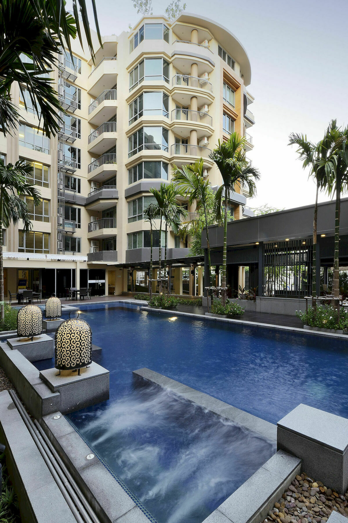 Siamese Nanglinchee Apartment Bangkok Bagian luar foto