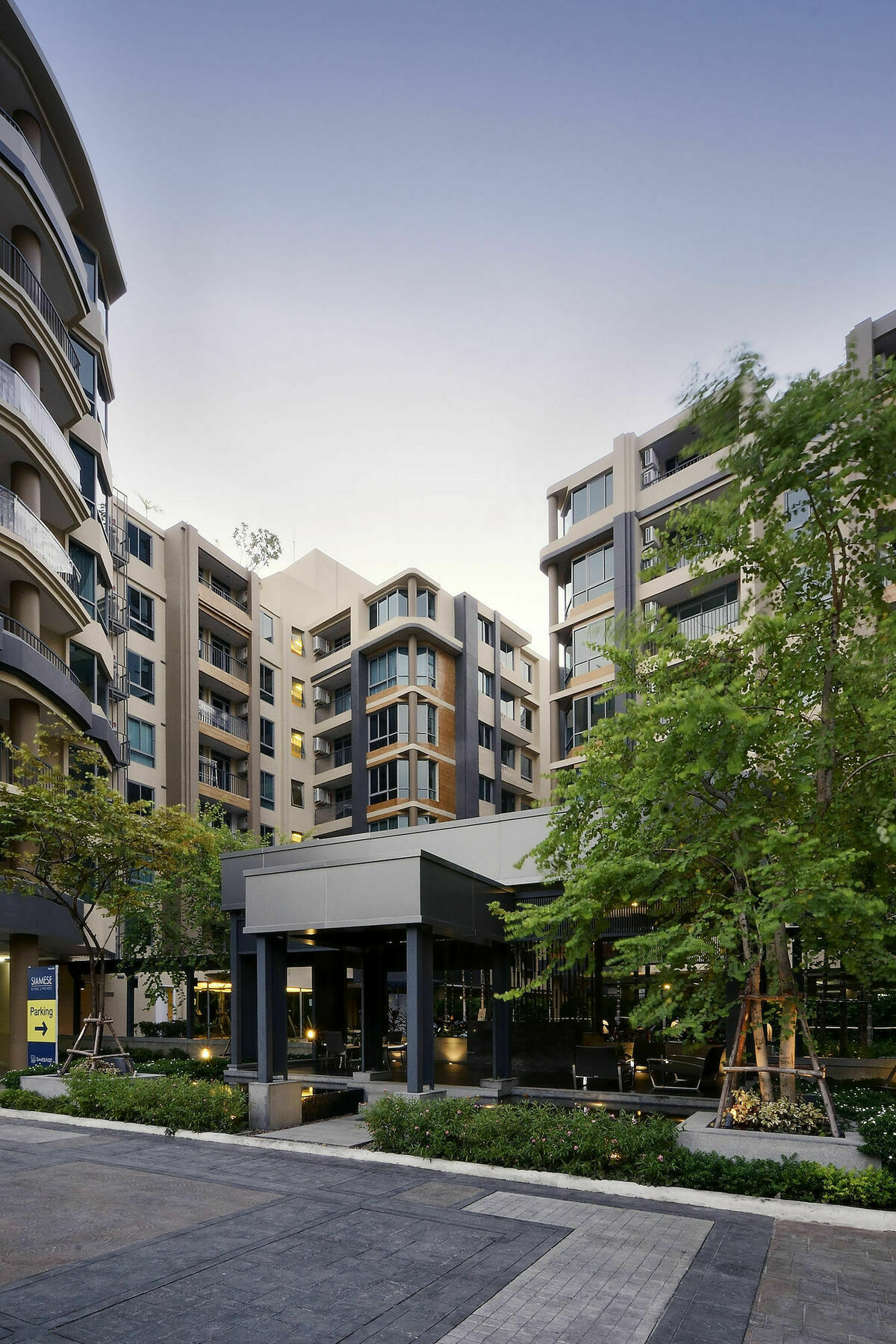 Siamese Nanglinchee Apartment Bangkok Bagian luar foto